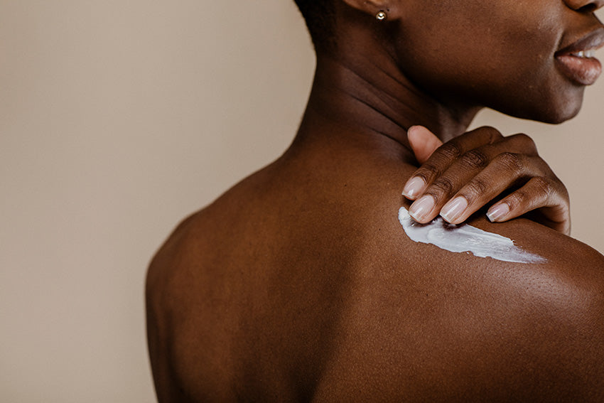 woman treating bacne or back acne